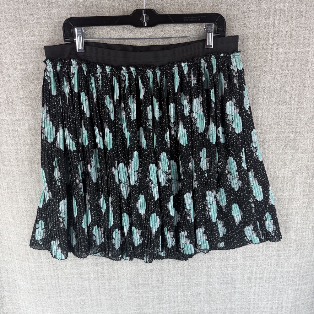 Torrid Skirt Womens 0 Black Pleated Short Hawaiian Floral Pull On Elastic